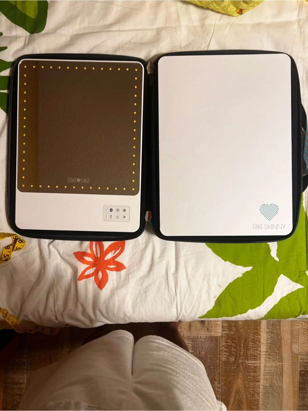 Lighted Makeup Mirror Tablet Case - White/Brown